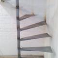 Изготовление и последующий монтаж металлических и деревянных лестниц.