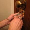 Замена замка двери