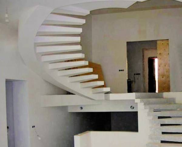 Особенности бетонных лестниц на косуорах – все преимущества и недостатки